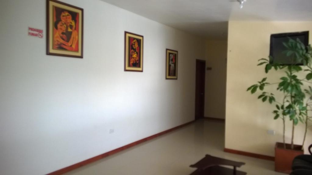 Hostal El Roble Quito Exterior photo